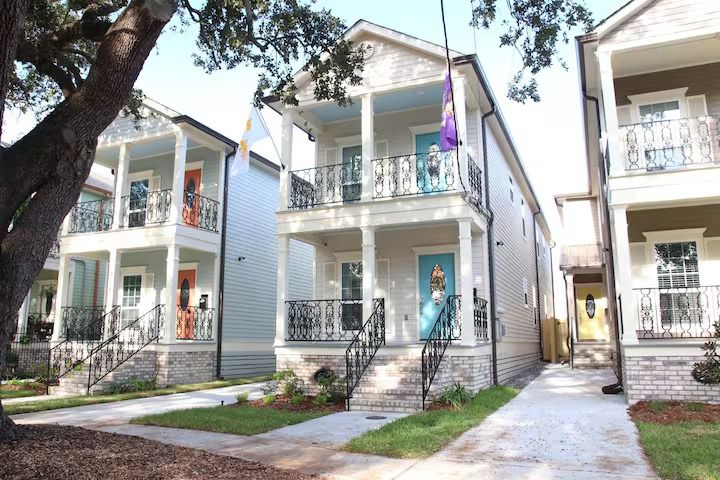 Modern 3BR home near FQ w/ patio Main Image