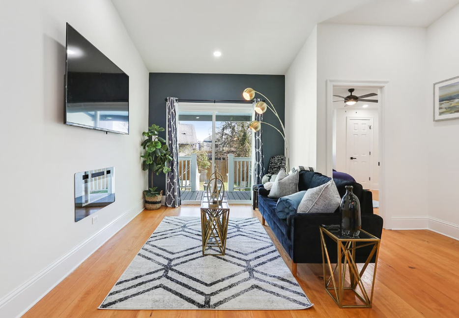 Modern home with securedparking-4 Mins to Downtown Main Image