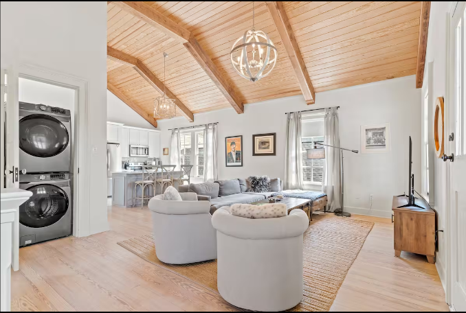 Magazine St Stay w/ Private Balcony Main Image