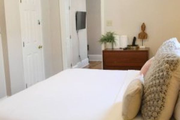 Victorian Shotgun | 10 minutes to French Quarter