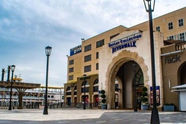 The Outlet Collection at Riverwalk