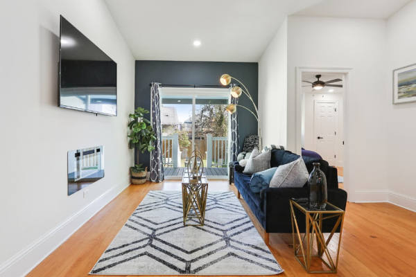 Modern Mid-City Home • Free Parking