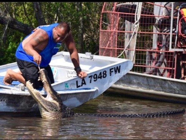 large airboat swamp tour with new orleans pick up